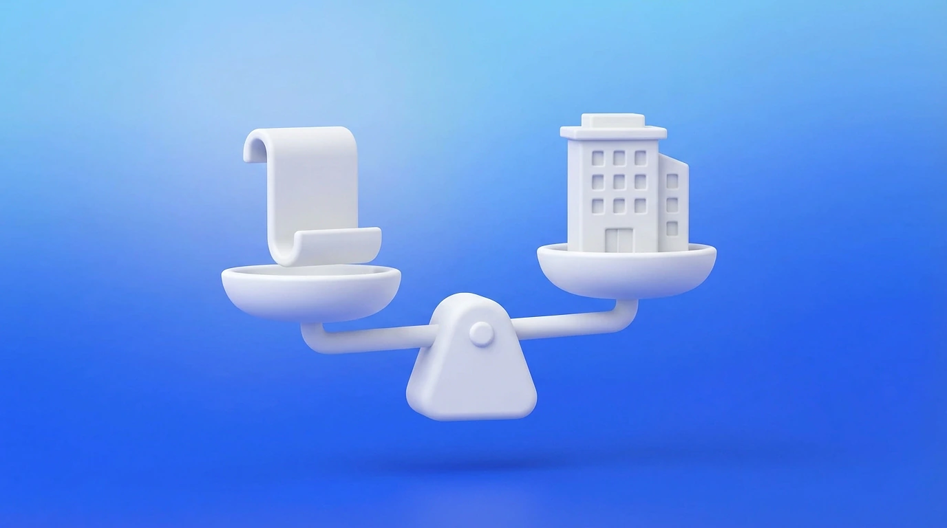 Illustration 3D d'une balance avec un document simplifié d'un côté et un immeuble de société de l'autre, symbolisant le choix de statut freelance