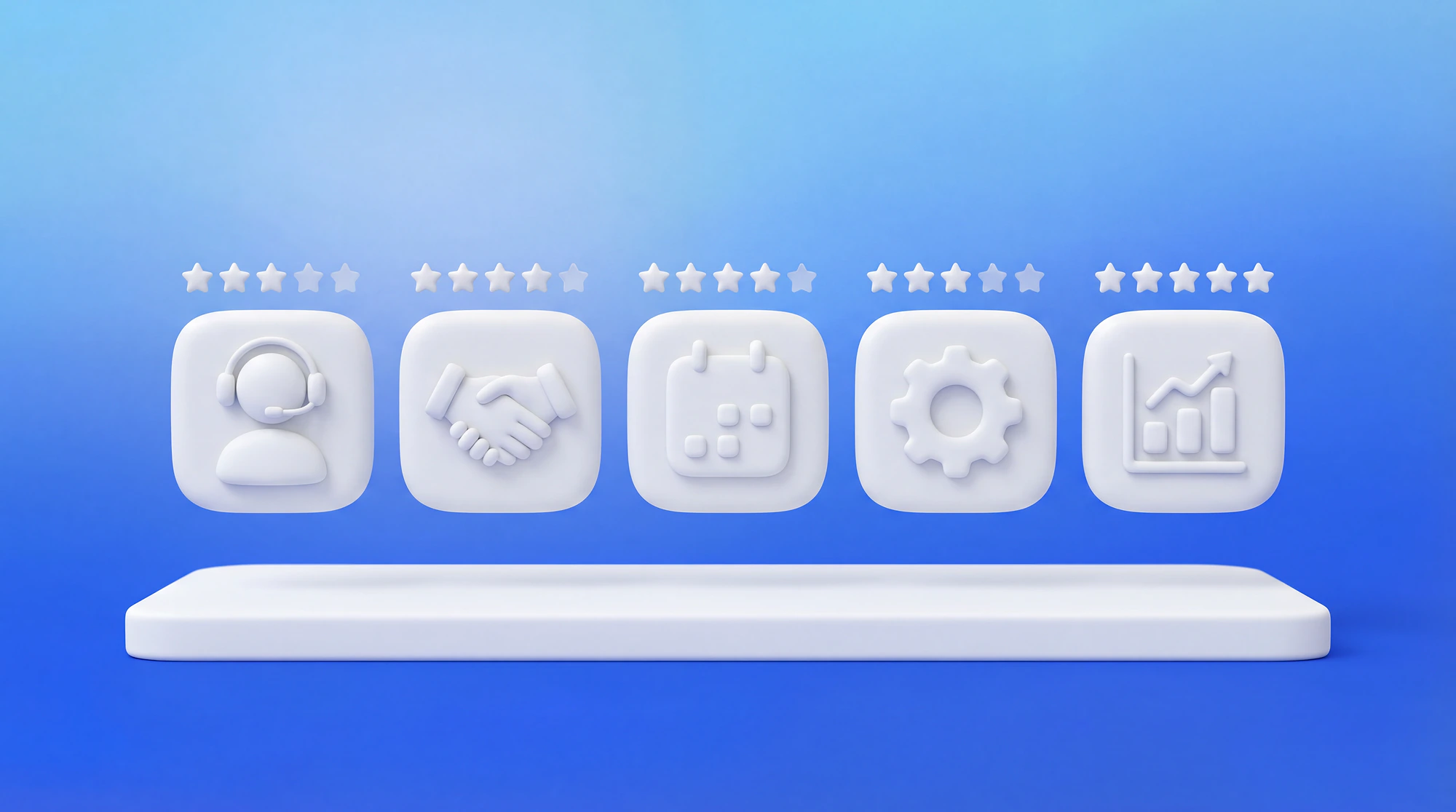 Cinq écrans affichant des tableaux de bord CRM, comparatif des outils de suivi client freelance